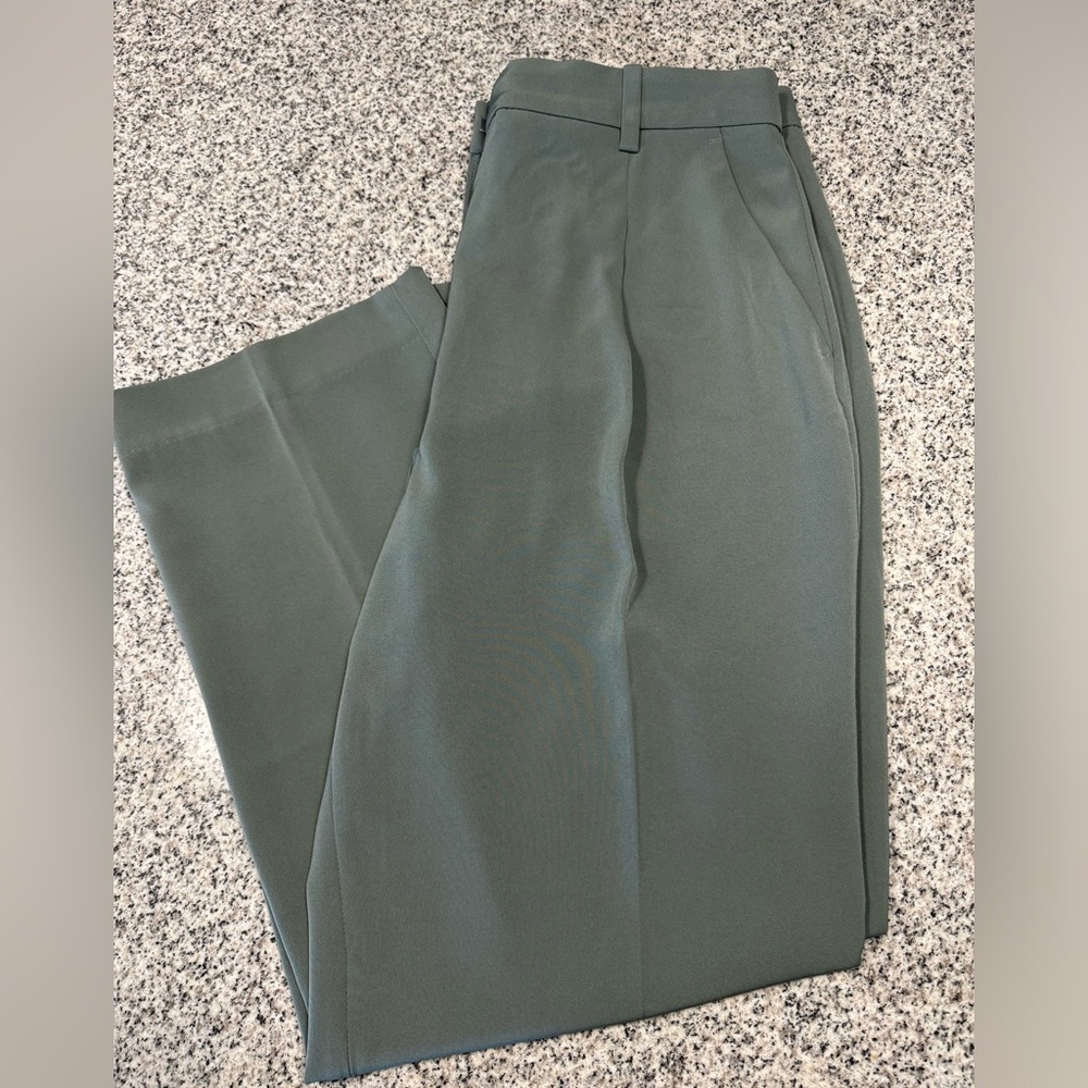 H&M Light Green Women’s Trousers Business Casual Pants Size 8